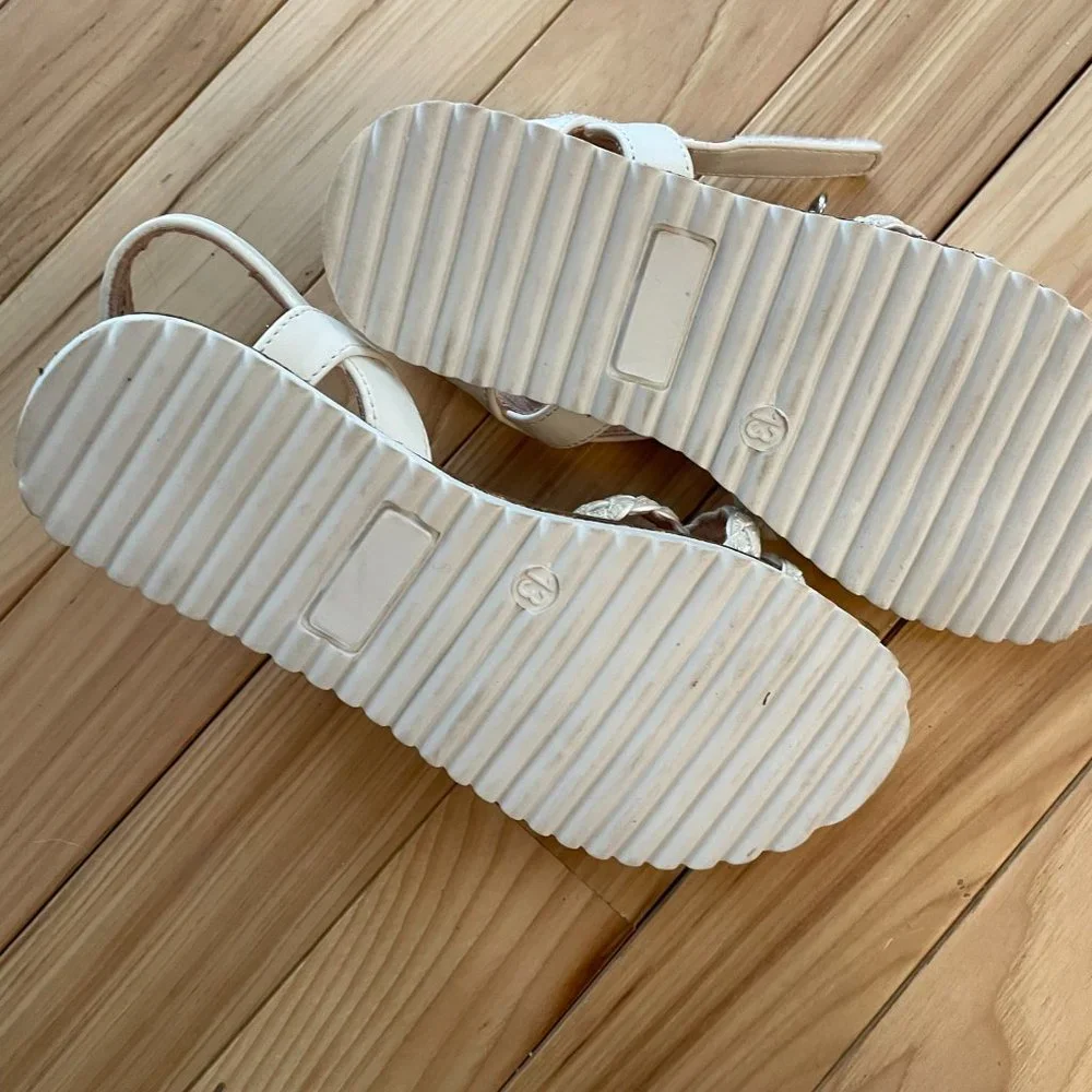 Olive and Edie White Sandals with Silver Glitter Toes Like New - Picture 3 of 3